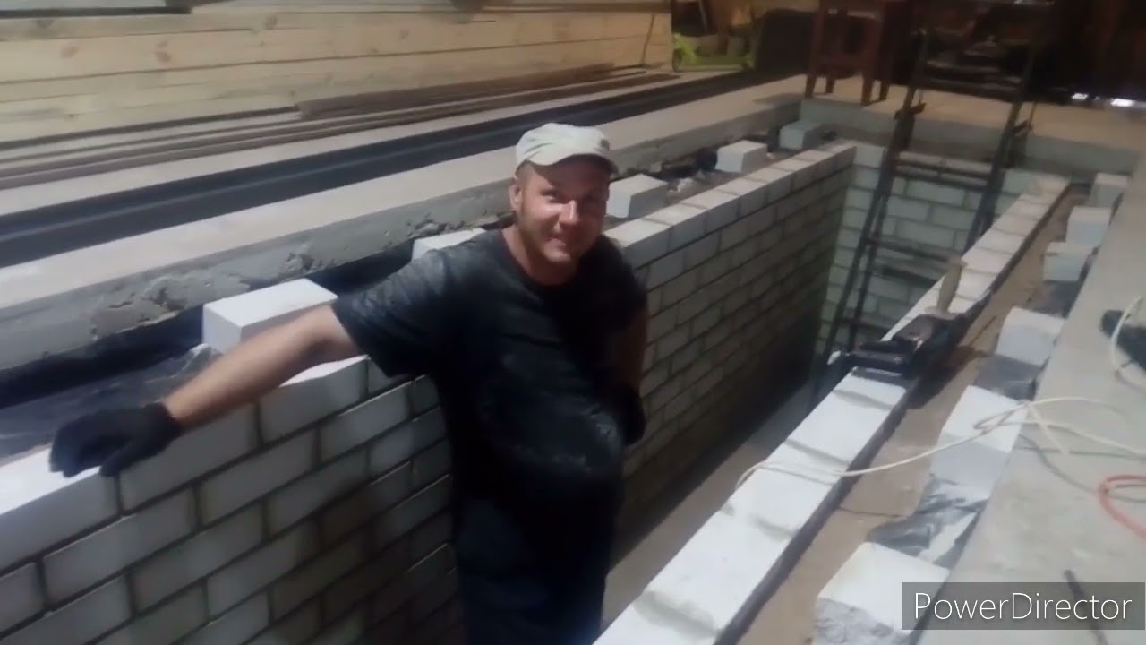Делаем смотровую яму...