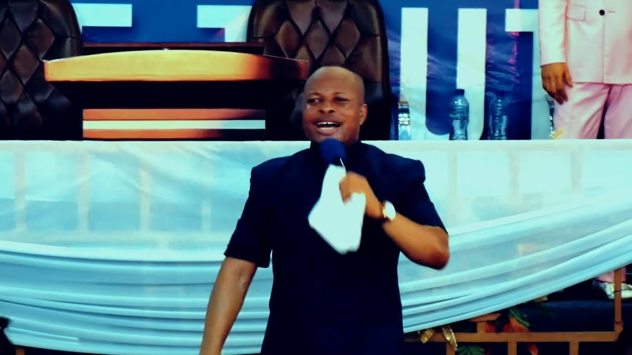 APOTRE AUGUSTIN MWIMPE A FAIS PLEURE LES GENS AVEC CE CHANT