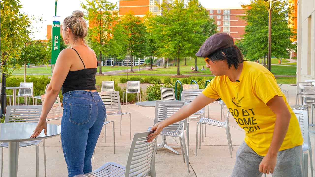 Розыгрыш с перетягиванием стула в Алабаме!!!