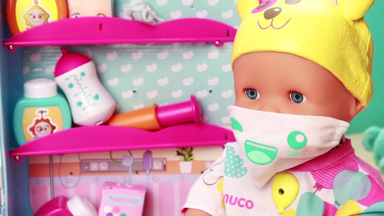 Тео и я открываем и играем новую игрушку Nenuco Happy Doctor