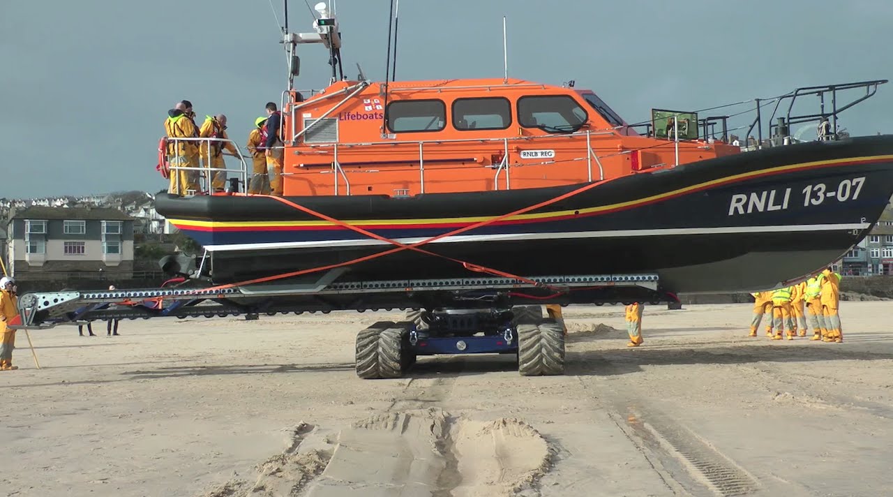 A SUPERBLY-TRAINED  SLICE OF St IVES - WITH THE R.N.L.I. CREW