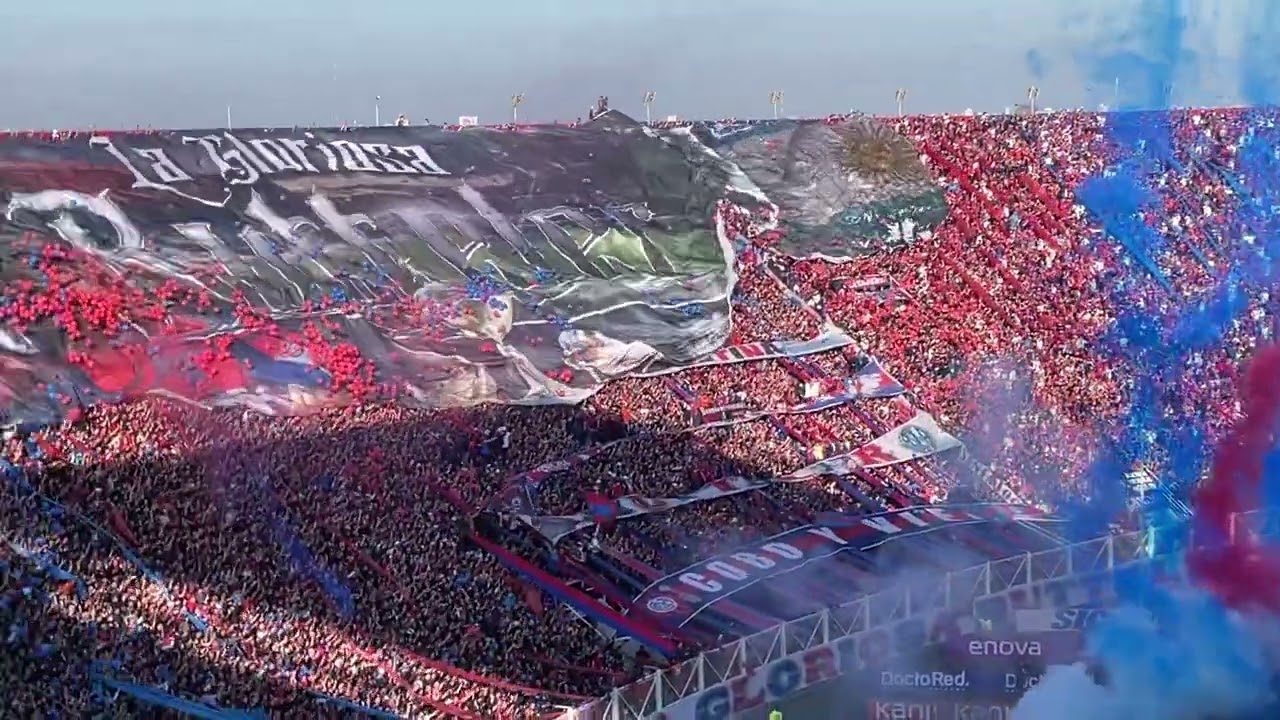 EL RECIBIMIENTO DE LA HINCHADA DE SAN LORENZO EN LA SEMIFINAL ANTE PLATENSE
