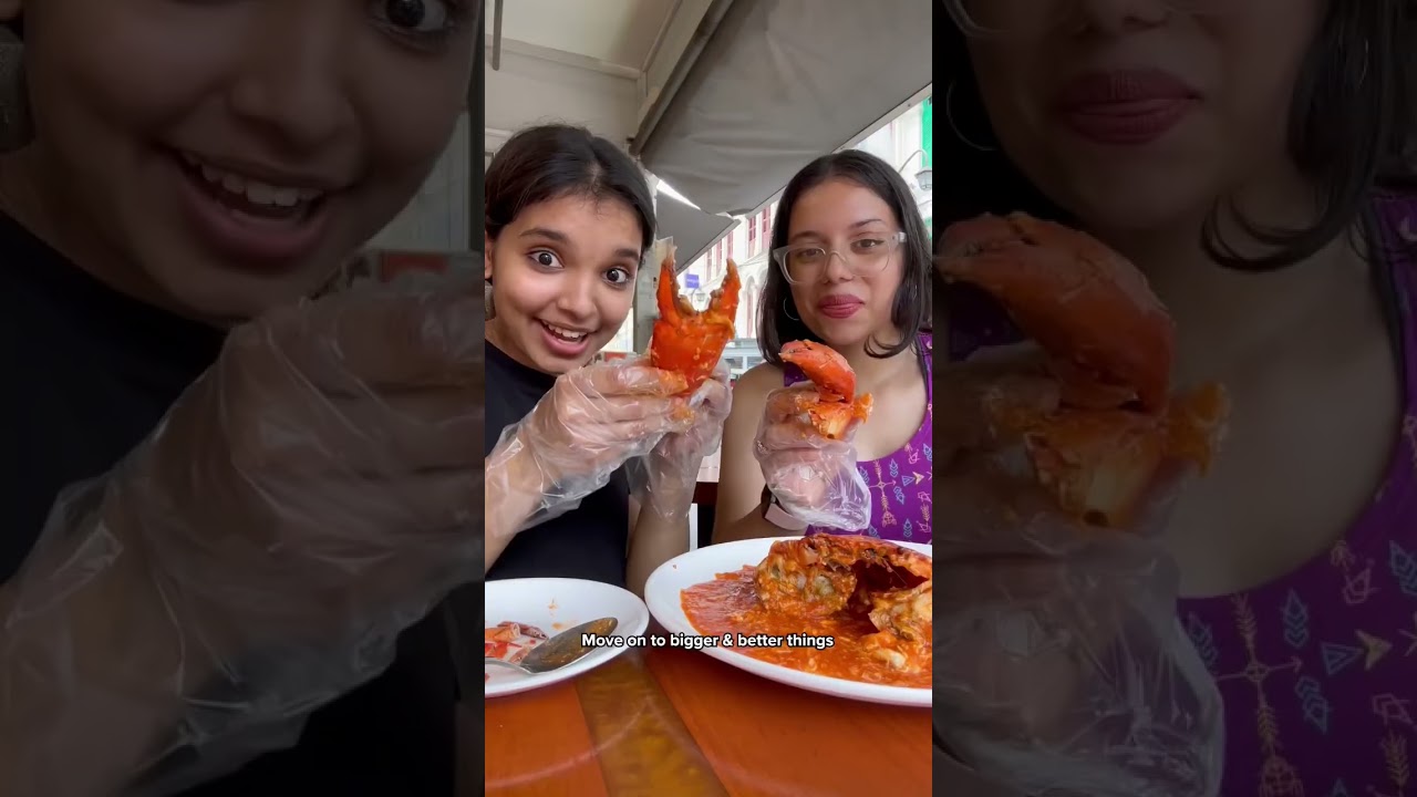 Trying the famous chilli crab in Singapore #singapore