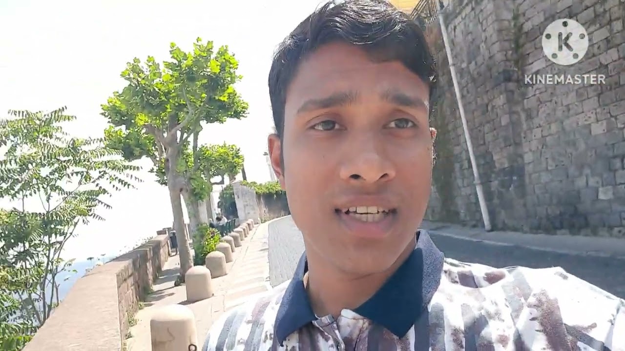 Sorrento, Italy - Walking tour From the Port to the City.