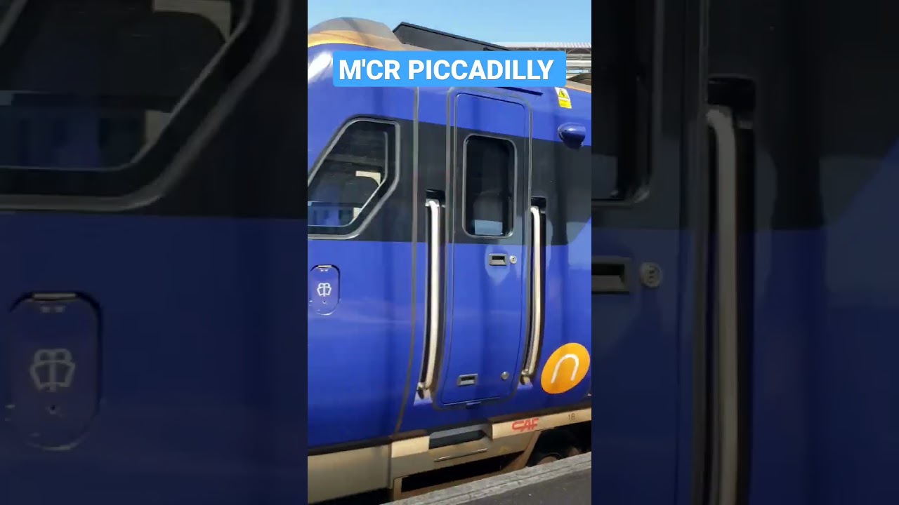 MANCHESTER PICCADILLY TRAIN STATION 