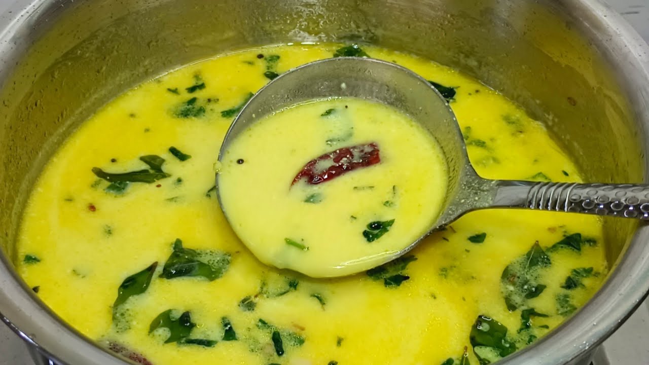 कधीच न फुटणारी चटपटीत दही कढी | Dahi Kadhi Recipe | Card Curry Recipe.