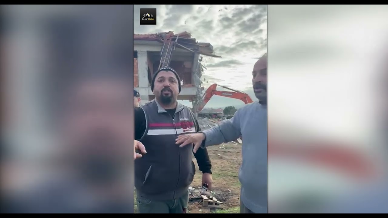 Karasu'da 3 katlı kaçak bina yıkıldı