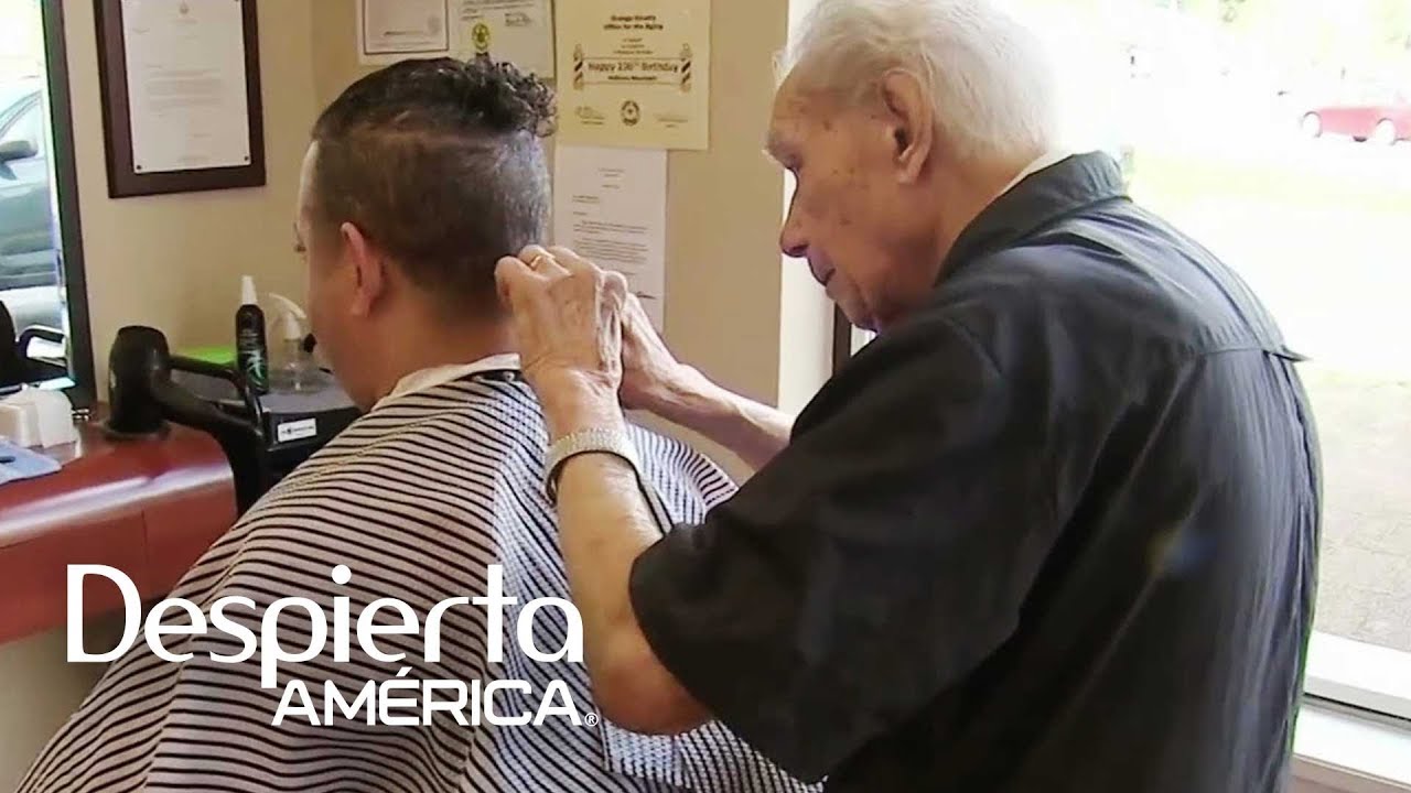 El barbero más longevo del mundo tiene 107 años y sigue trabajando
