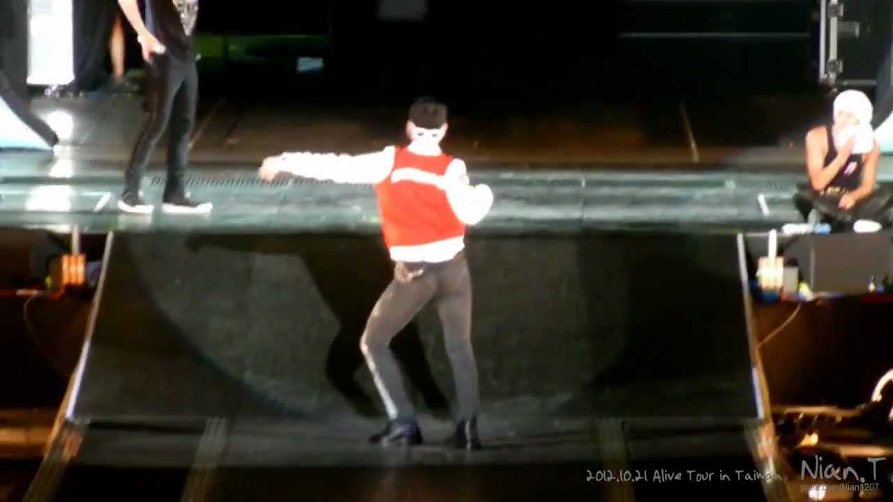 TOP&Seungri's funny dance @ 121021 Alive Tour in Taiwan (Encore)