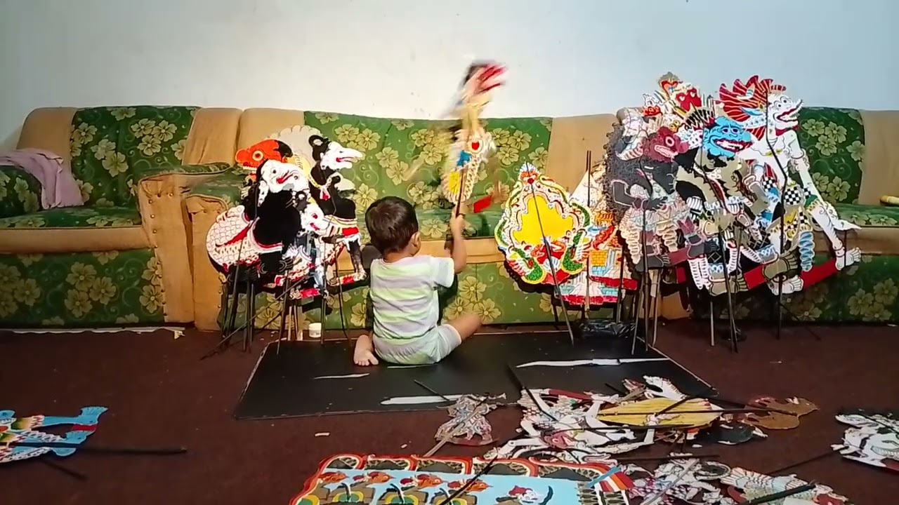 TIRTA MAIN WAYANG DITEMANI KAKUNG @TriyasFuji @tirtapawitramaheningsuci 