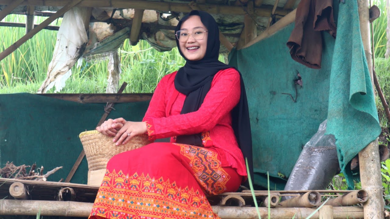 TeRLaLu CaNTik UnTuK MenJadI JANDA || Nazmi janda desa cantik di kampung cibuntu