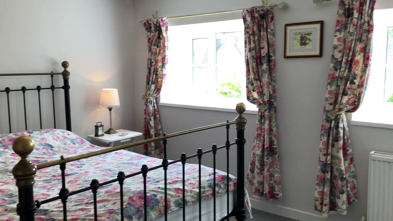 OAKSEY - A beautiful period house in the Cotswold village of Oaksey