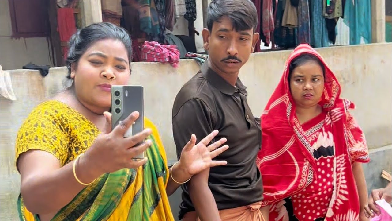 ঈদের ভিড়ে দর্জি একজনের ব্লাউজ আরেকজনকে দিয়ে দিল অতঃপর