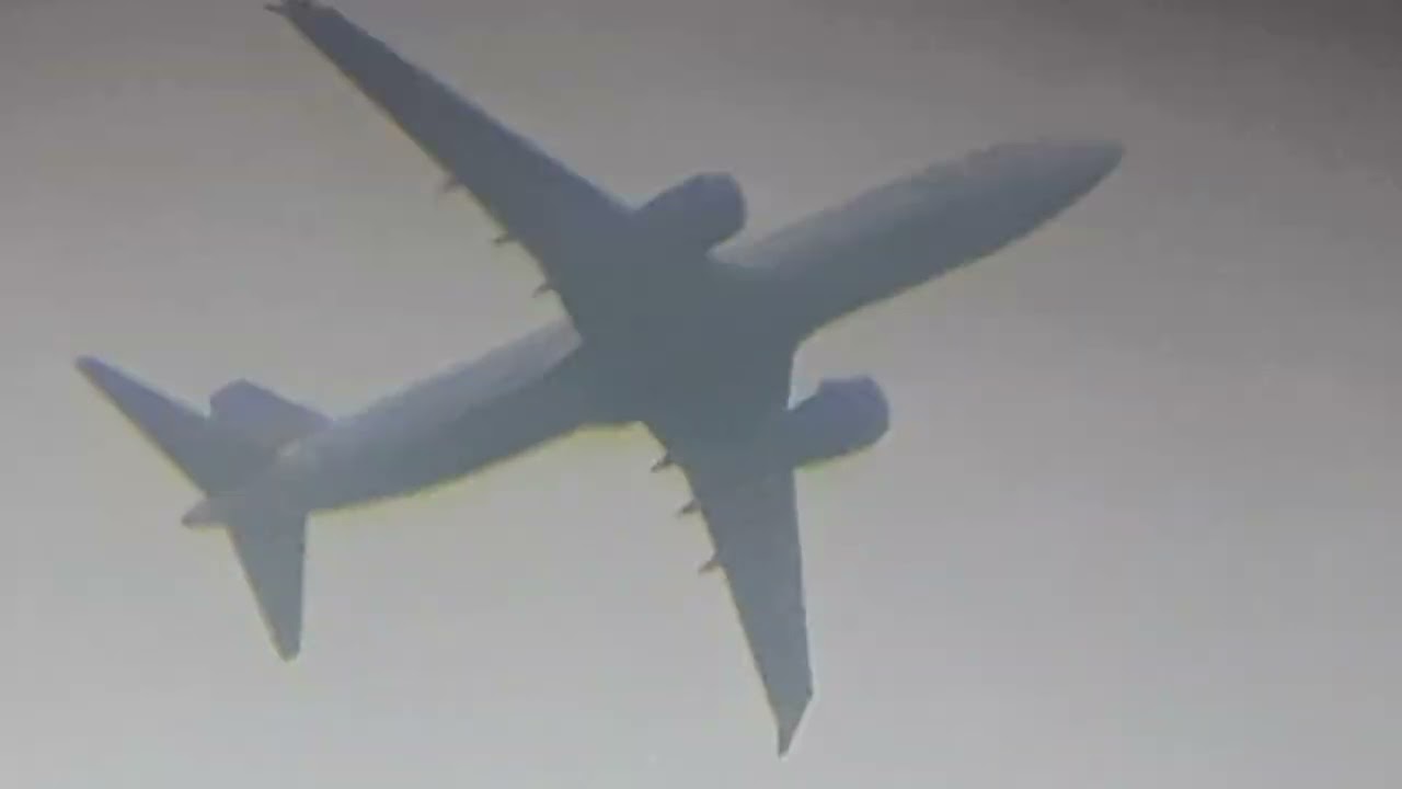 C-FFIP ACA690 Air Canada Boeing 737 MAX 8 Arriving From Toronto (YYZ) (Low Flyover)