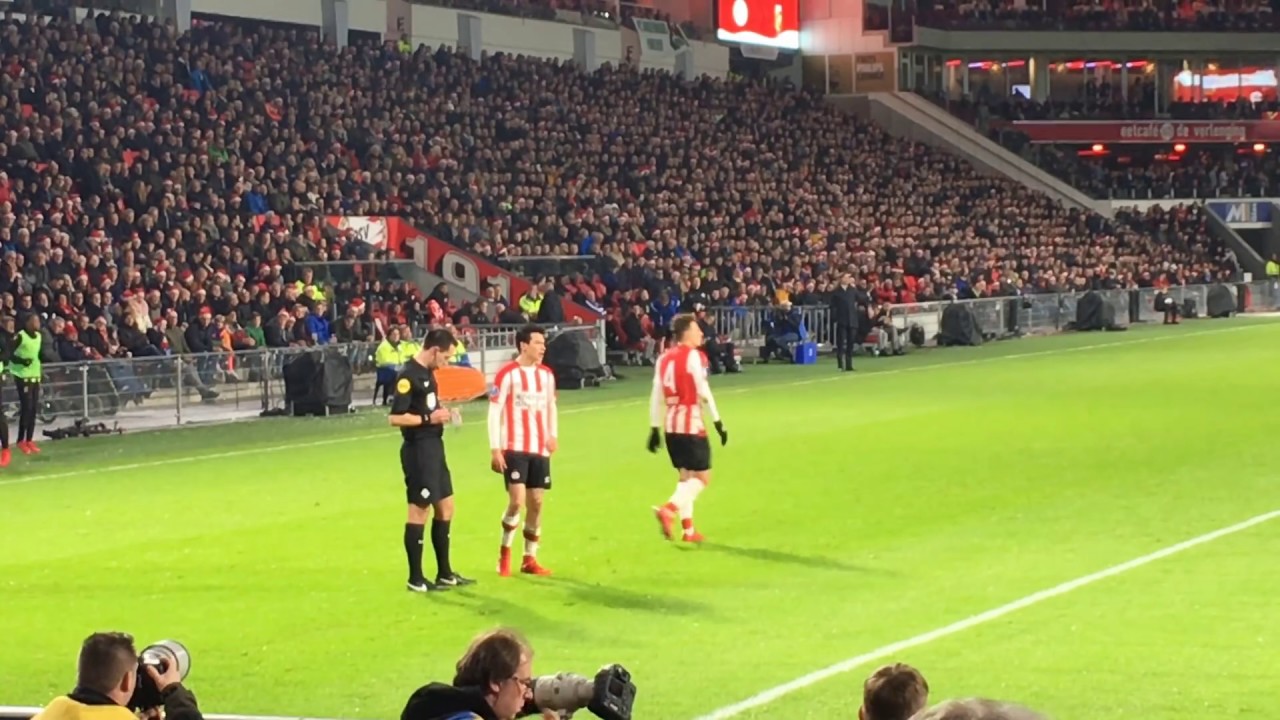 Afición del PSV le canta el Cielito Lindo : Goal Hirving Lozano (Chucky) : PSV-Vitesse : 23/12/2017