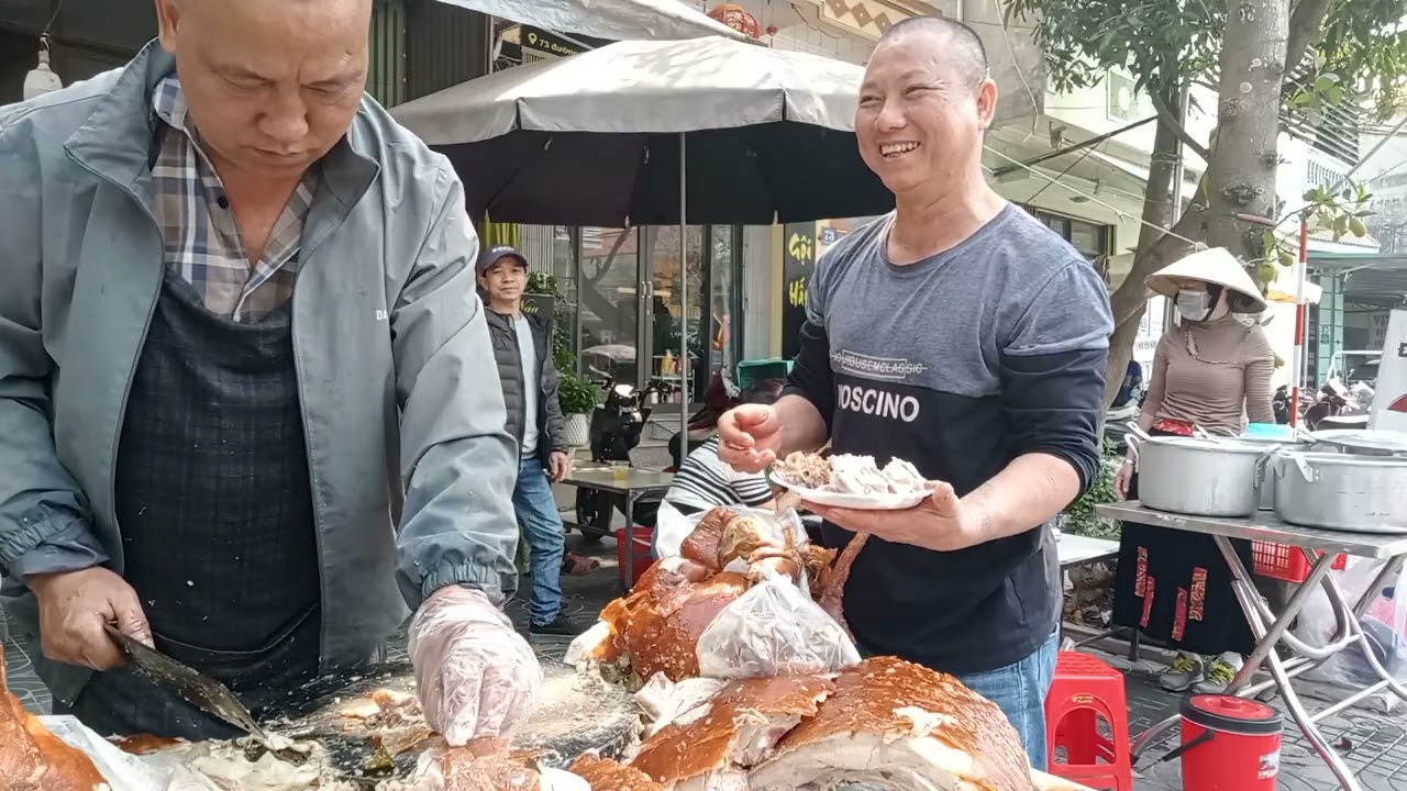Thịt lợn quay bán tại ngã ba chùa Tiên 18/1/2026