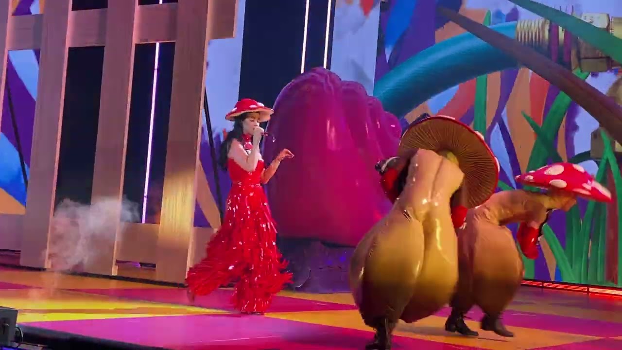 Bon Appetit / Daisies - Katy Perry - PLAY 01/12/22 - Las Vegas
