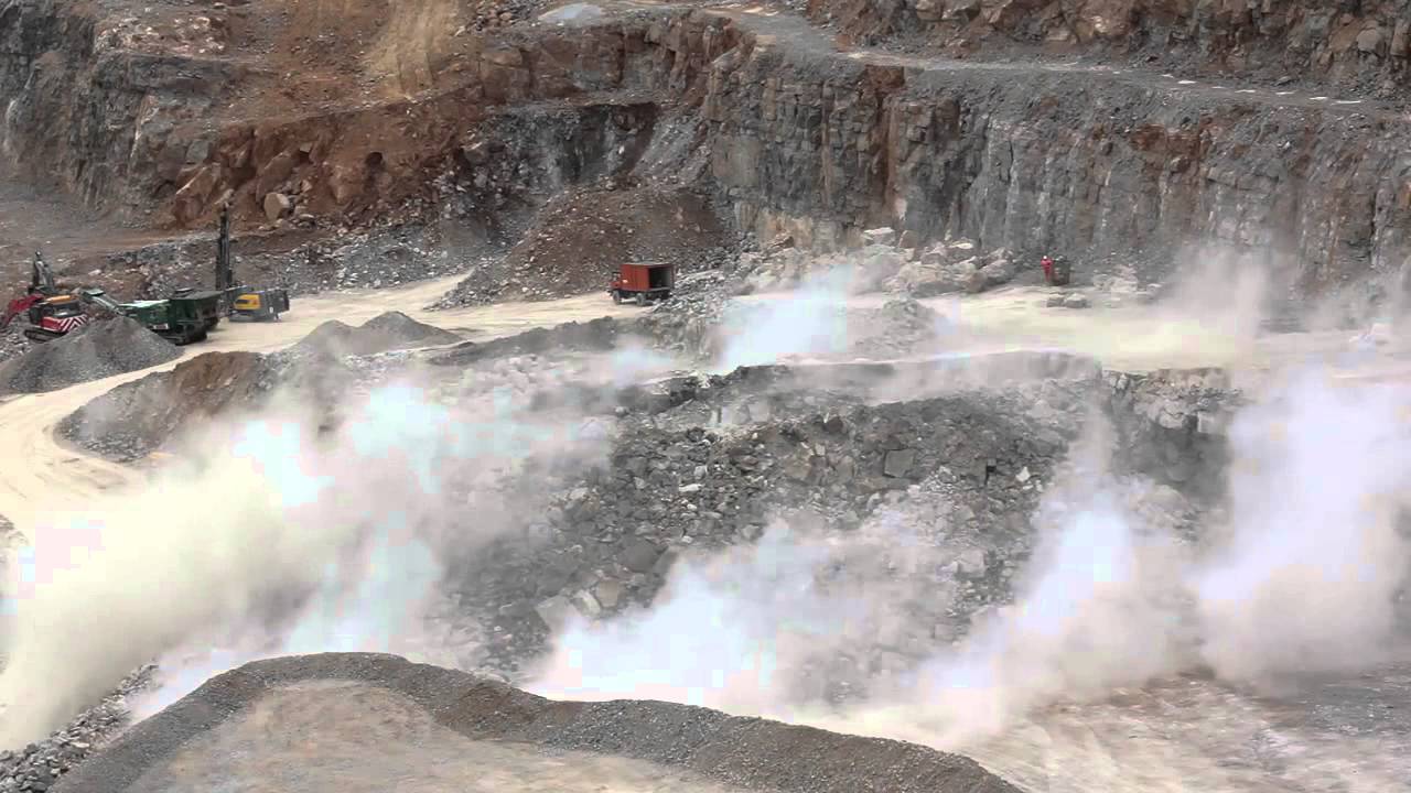 Halkyn Quarry Blasting (SloMo)