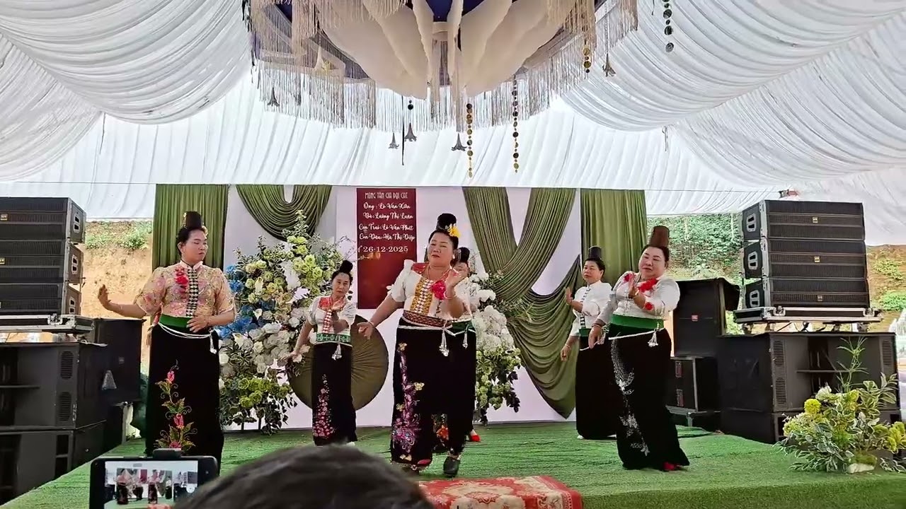 ĐỘI MÚA QUÀNG SƯƠNG  MỪNG TÂN GIA LÒ XIẾN 25/12/2025