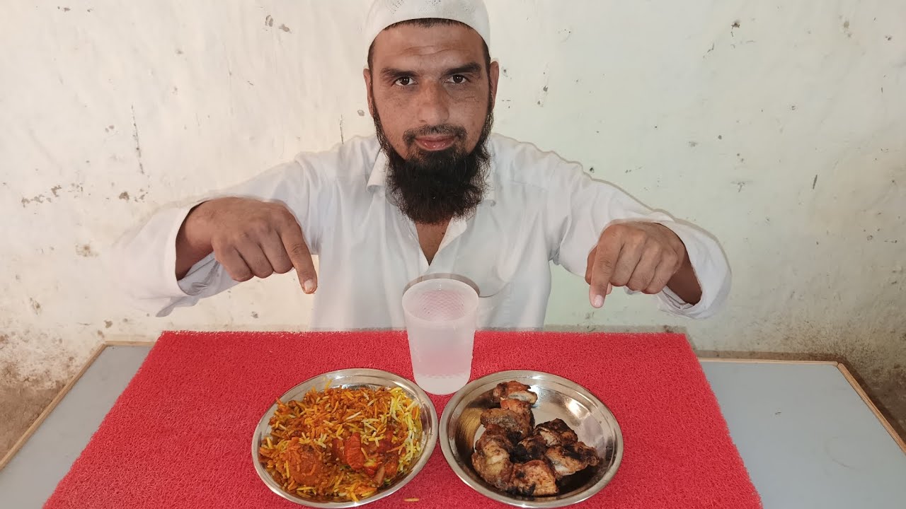 اج چکن باربی کیو اور چکن بریانی کھانے کو ملا all Hafiz eating 