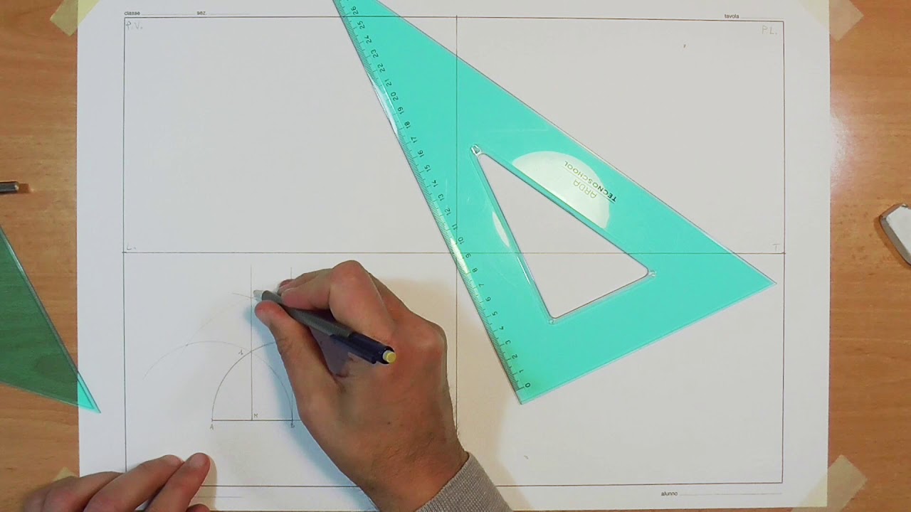 Proiezioni ortogonali di una piramide retta a base pentagonale.