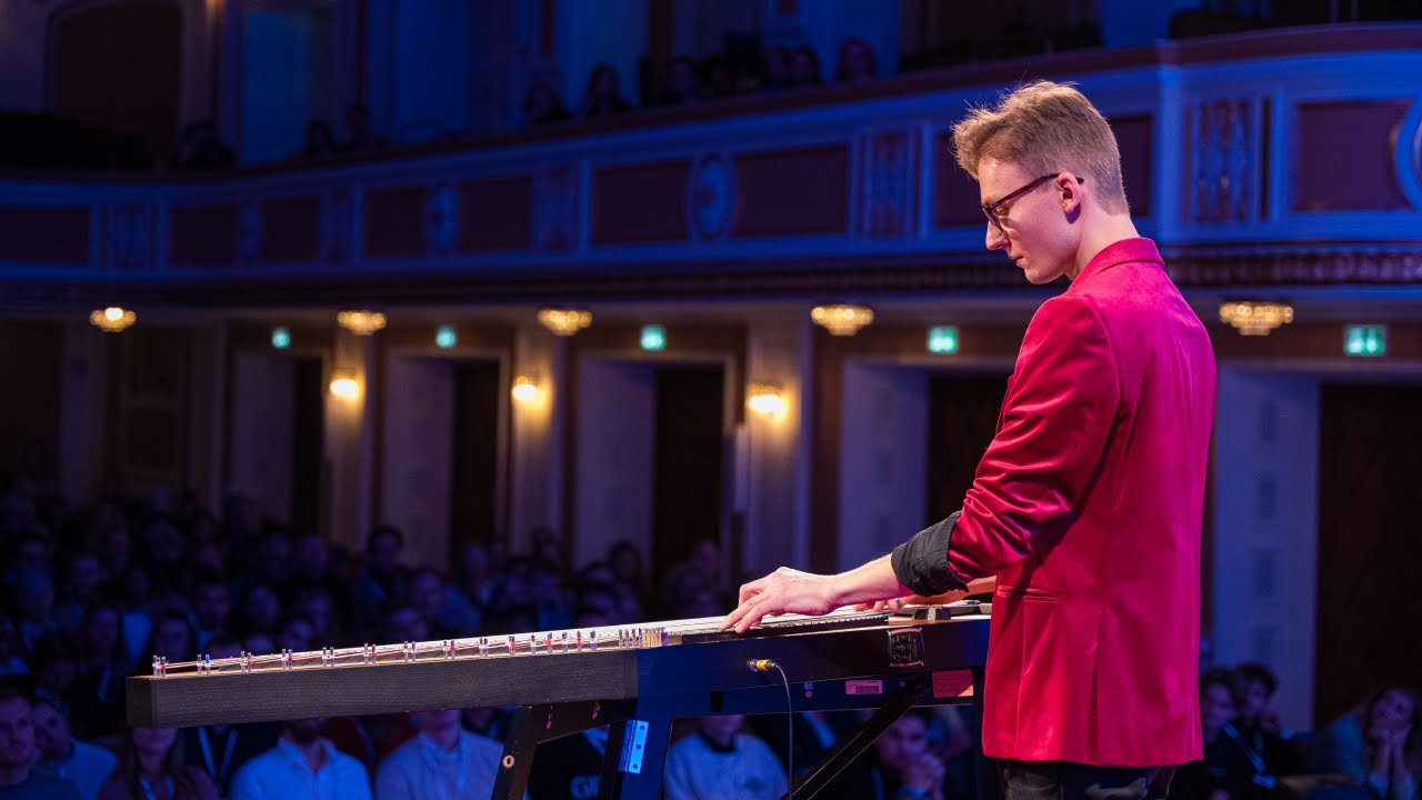 Die Zither neu erleben (Performance) | Fabian Eicke | TEDxSalzburg