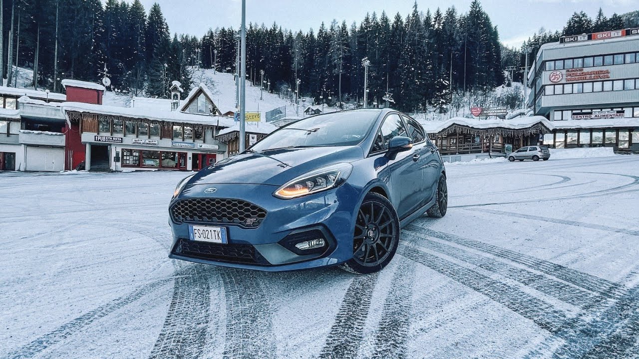 Ford Fiesta ST 2019 200HP - 0-100, Launch control, Acceleration, Exhaust sound (4K)