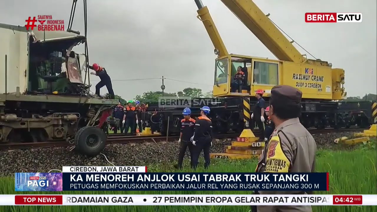 Truk Tangki Air Tertabrak KA Menoreh di Cirebon #beritasatu