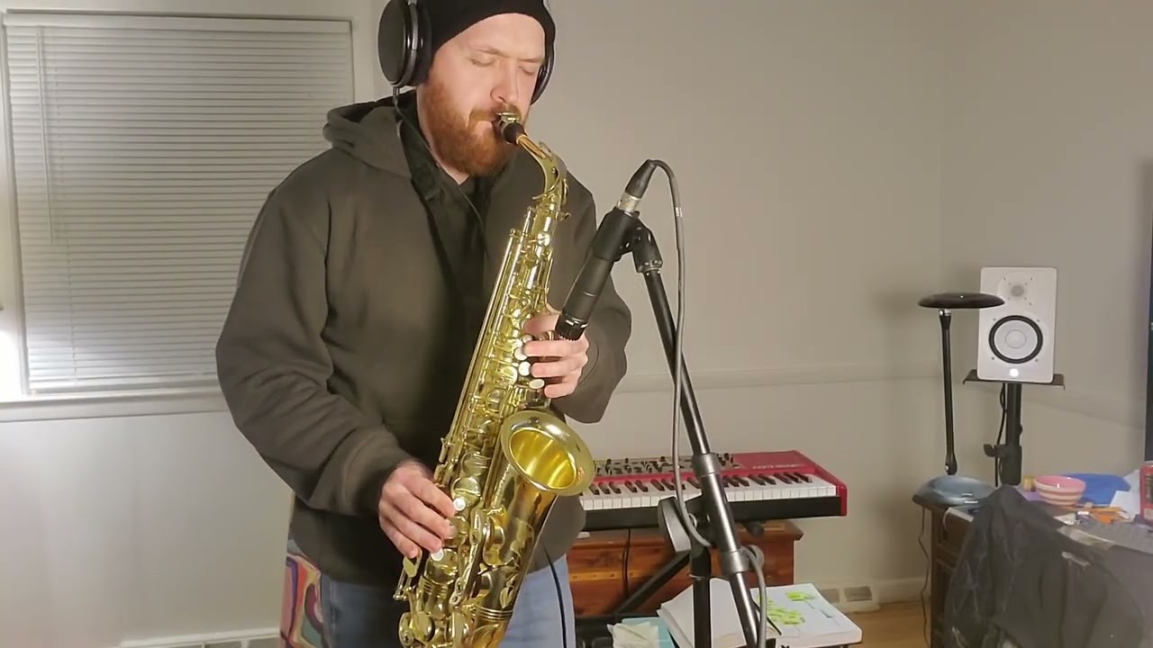 Auld Lang Syne -- Rod Stewart -- Saxophone