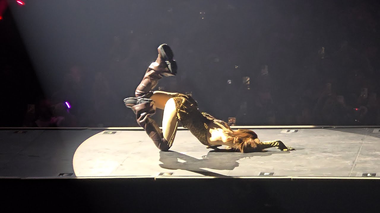260121 TWICE Momo - MOVE LIKE THAT - THIS IS FOR in LA Day 1