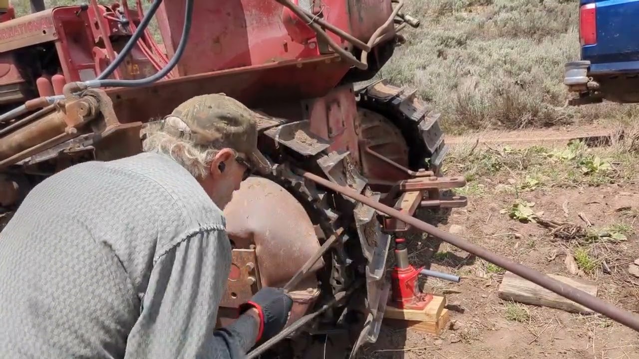 IH TD9 putting on a throne track.