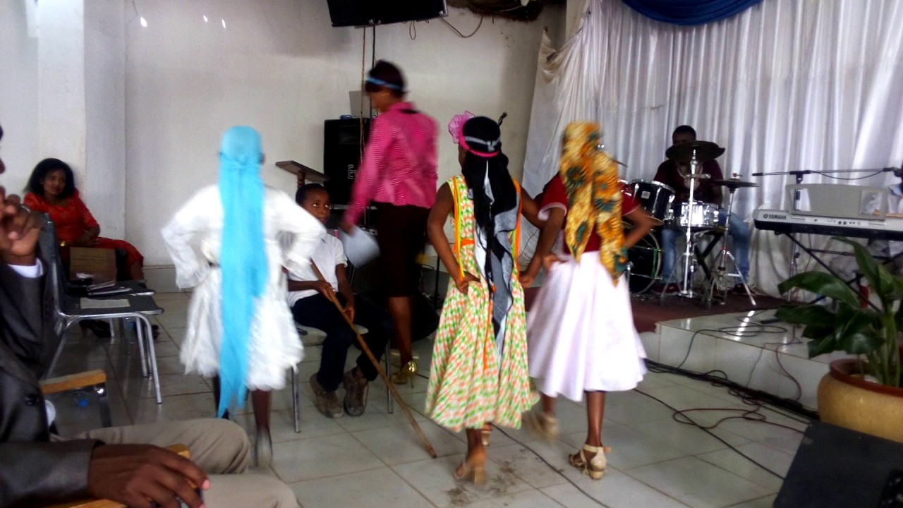 Watoto Na maigizo KANISANI APC