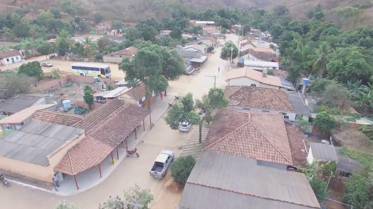 Meu primeiro vôo de drone phantom 3 pro Alto de Santa Helena (Governador Valadares), MG
