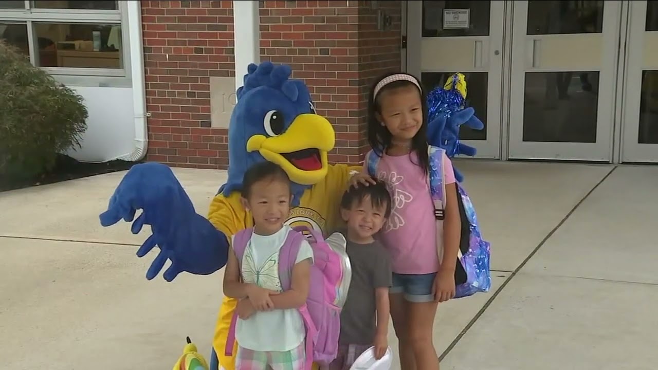 Students return for 1st day of school in Jericho