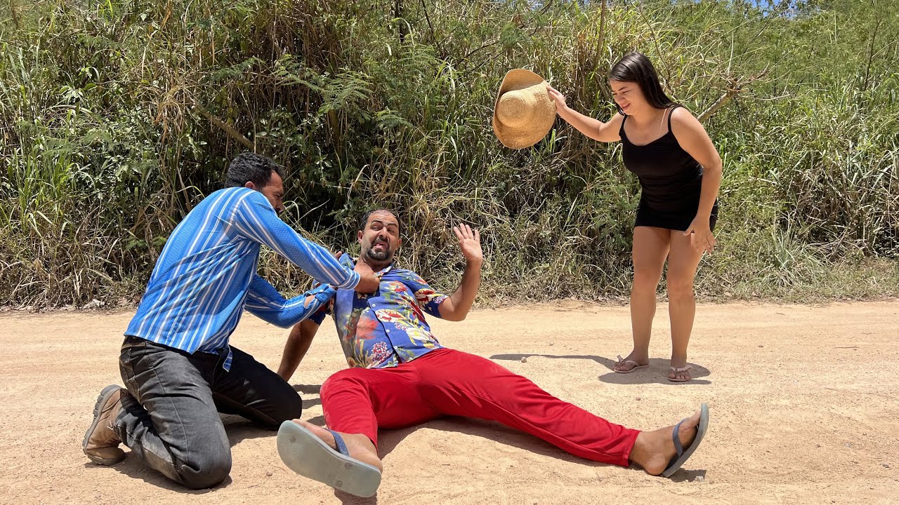 SEU BIU APANHA DE SEU CHICO NA FRENTE DE RAQUEL