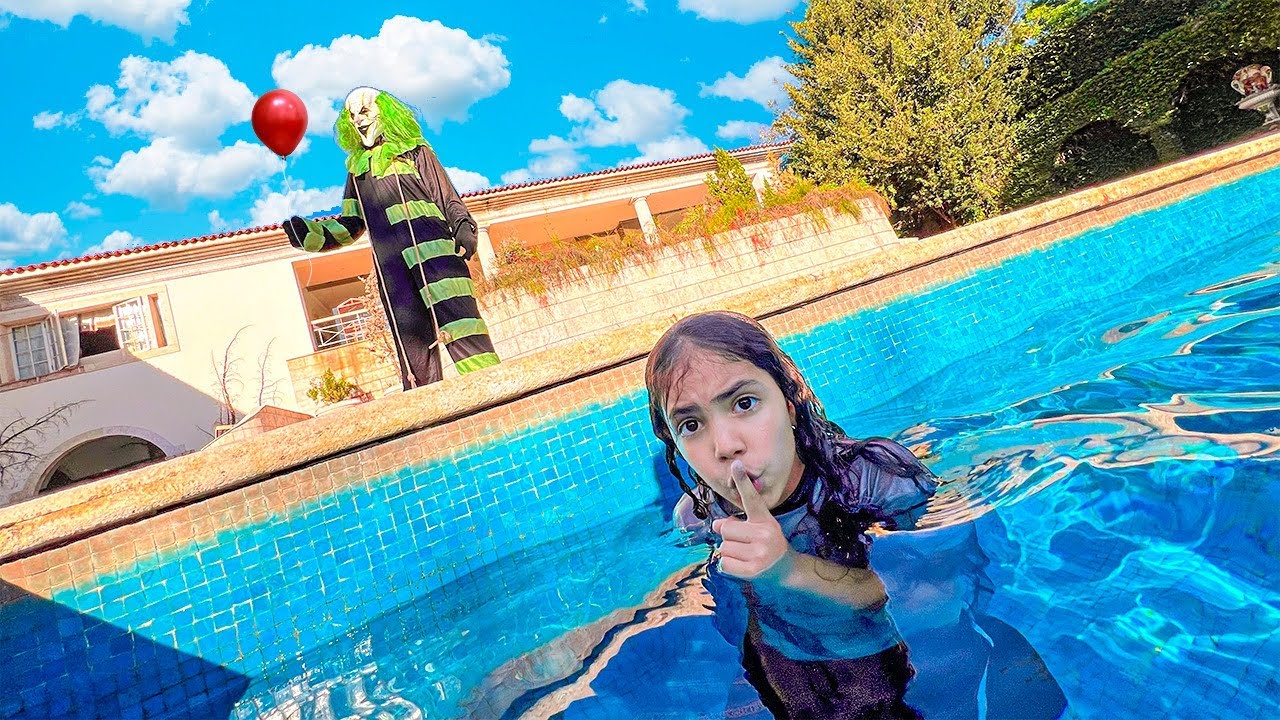 TIVE QUE ME ESCONDER NA PISCINA DA MANSÃO PRA ESCAPAR DO CORINGA ! 😨