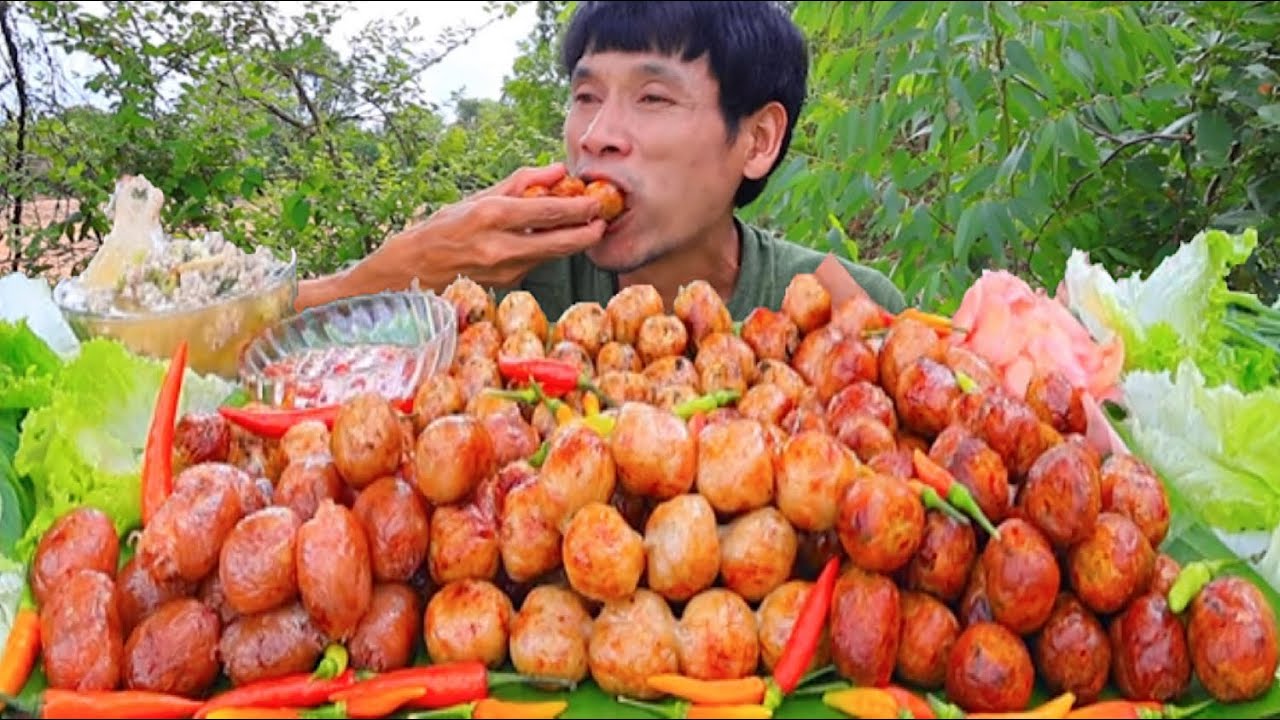 ไส้กรอกอีสานแกล้มขิงดองผักสดแซ่บคักอีหลีครับพี่น้องMUKBANG EATING SHOW/โก้อีสานพาแดก