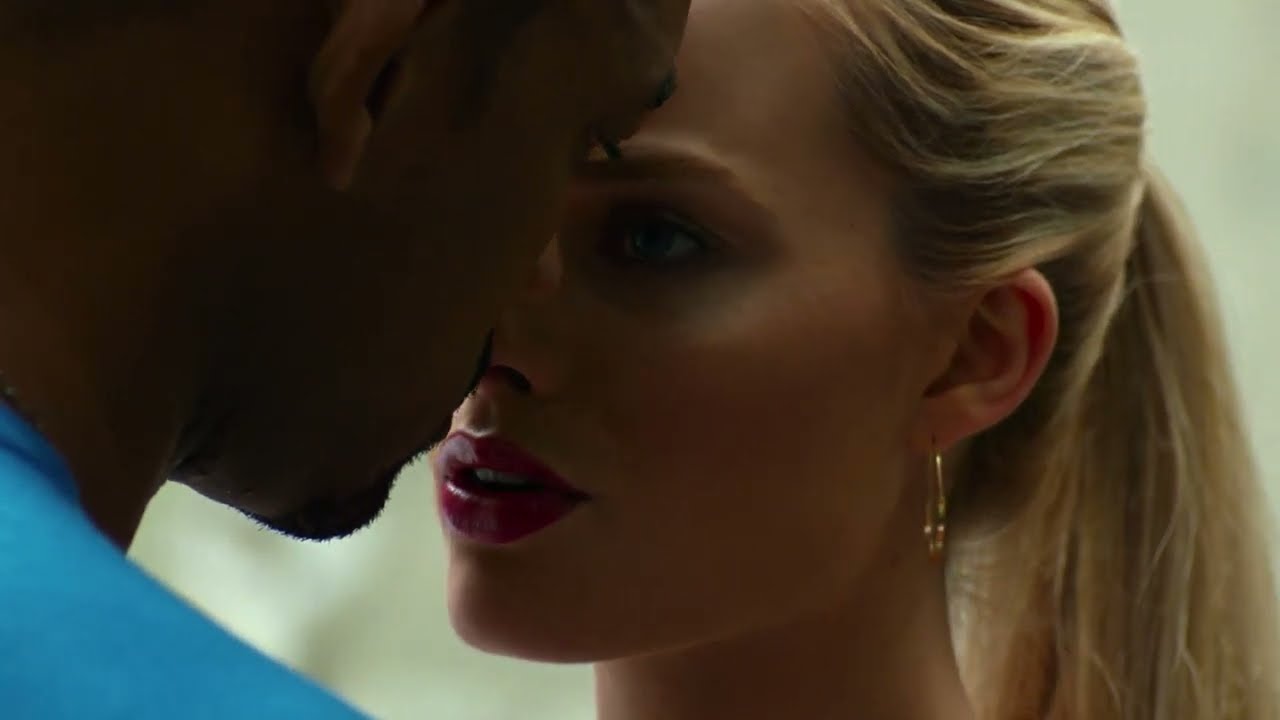 Interracial kiss - Focus 6