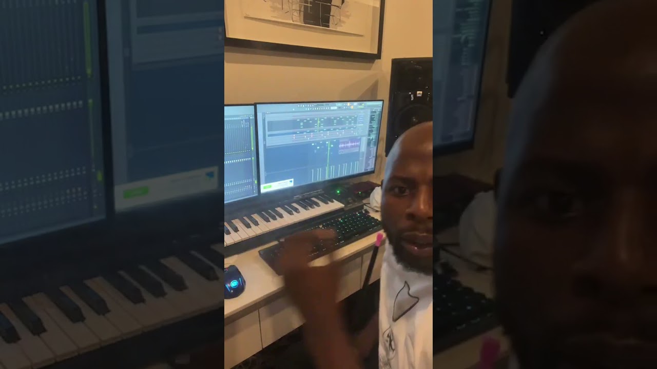 Dj Maphorisa making Amapiano beat live