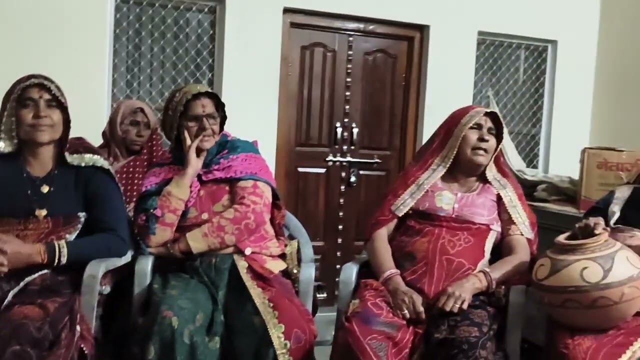 चूड़ा लेल्यो  चूड़ा लेल्यो कर मनिहारी ...... टुन्टिया मे गाया गीत😇 शेखावाटी संस्कृति आपणा गीत😇