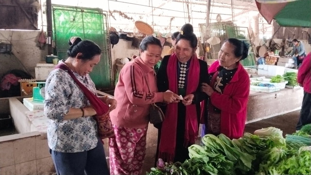 Sự xuất hiện của mẹ Biềng chung ở chợ luông nặm thà làm nhiều người vỡ ngỡ❤️❤️❤️