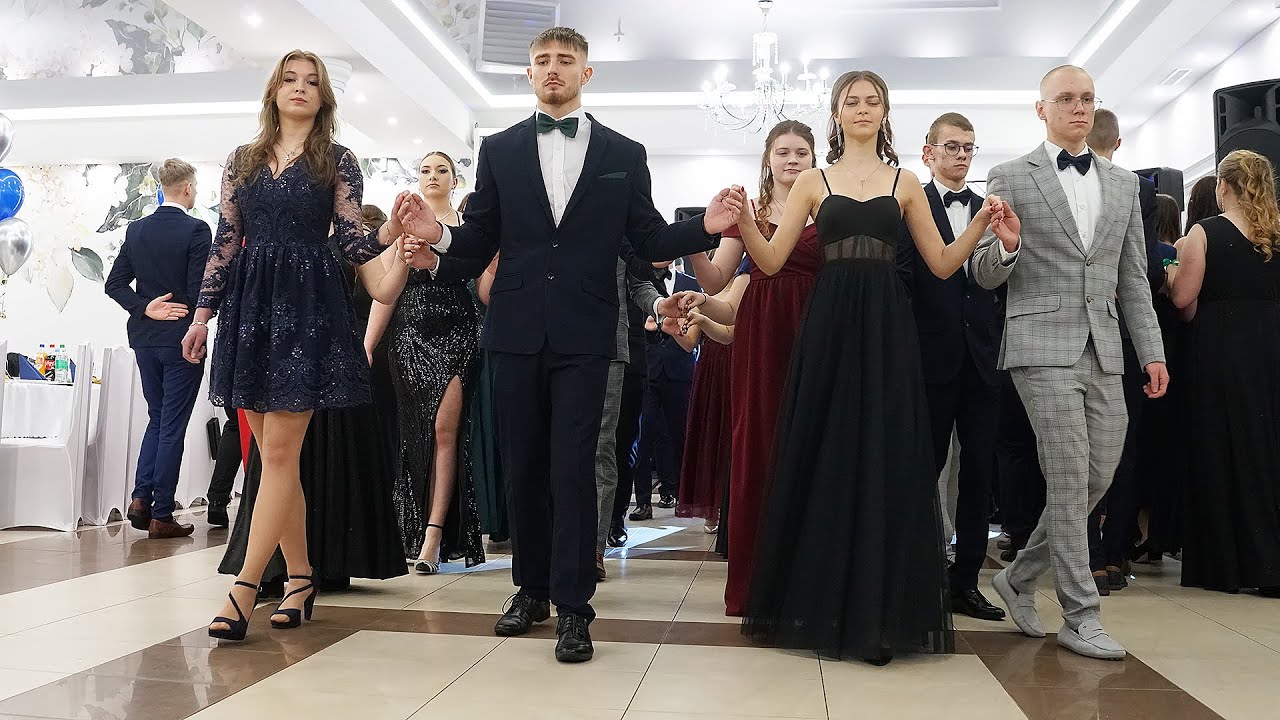 Studniówka 2024: Uczniowie ZSCKR w Marianowie bawili się na niezapomnianym balu