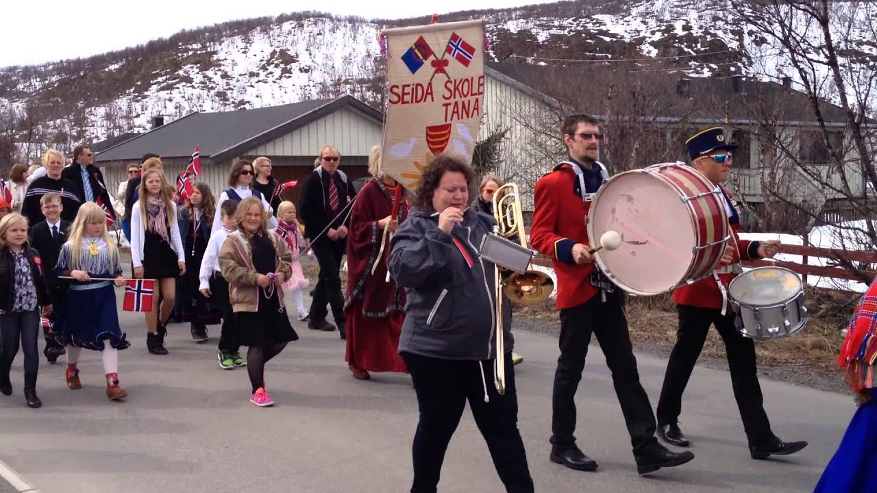 17. mai toget i Tana Bru 2014