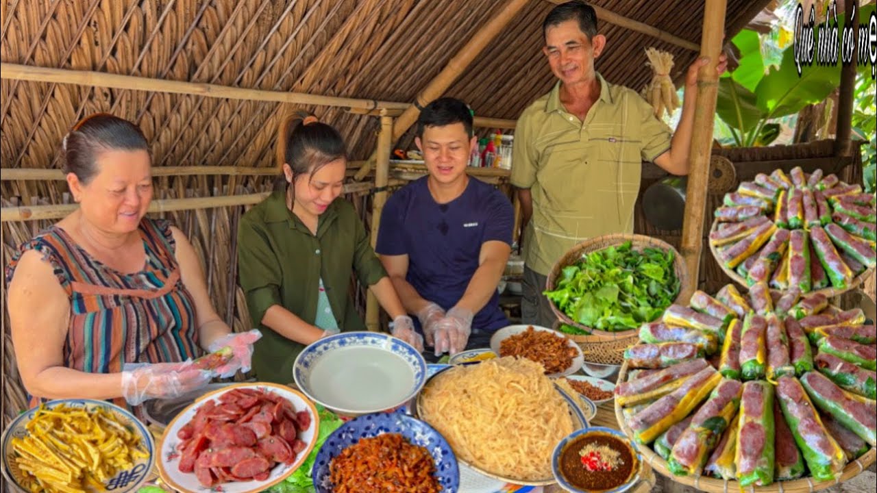 Gỏi Cuốn Bò Bía Lạp Xưởng Trứng, Chấm Tương Đen | Món Ăn Vặt Miền Quê || country snacks
