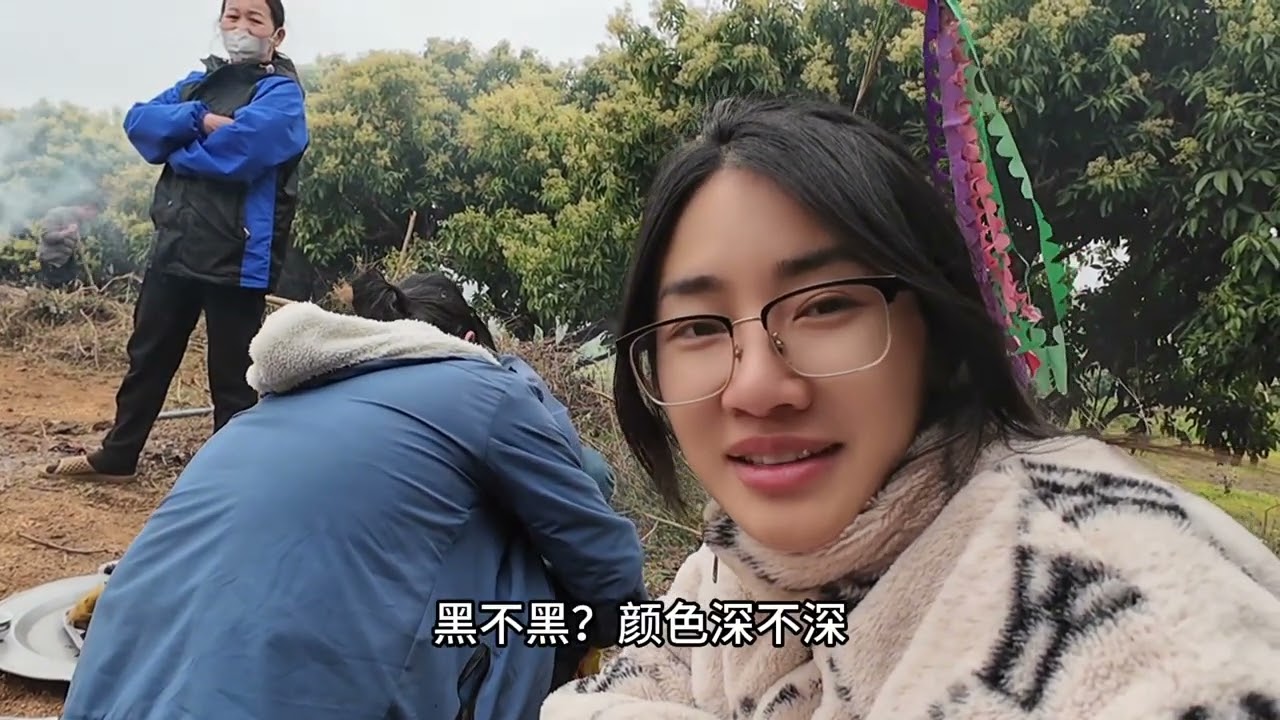 小月在越南娘家：今天陪父母去扫墓 带大家了解越南清明节