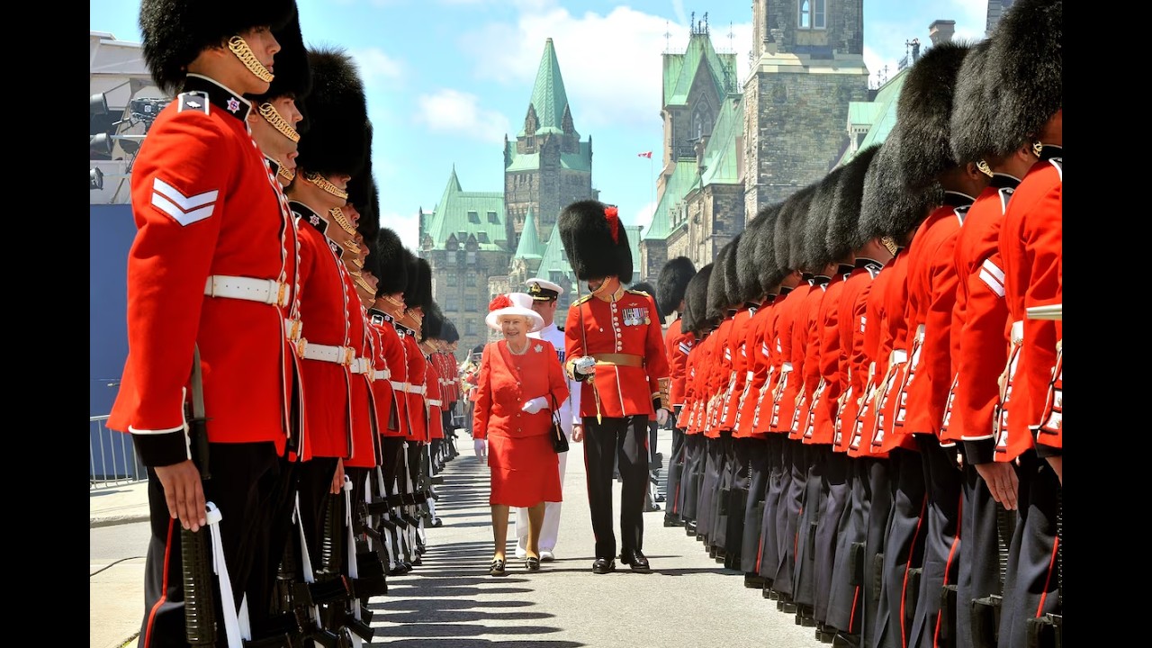 Inspection de la garde d'honneur lors de la visite royale au Canada 2010