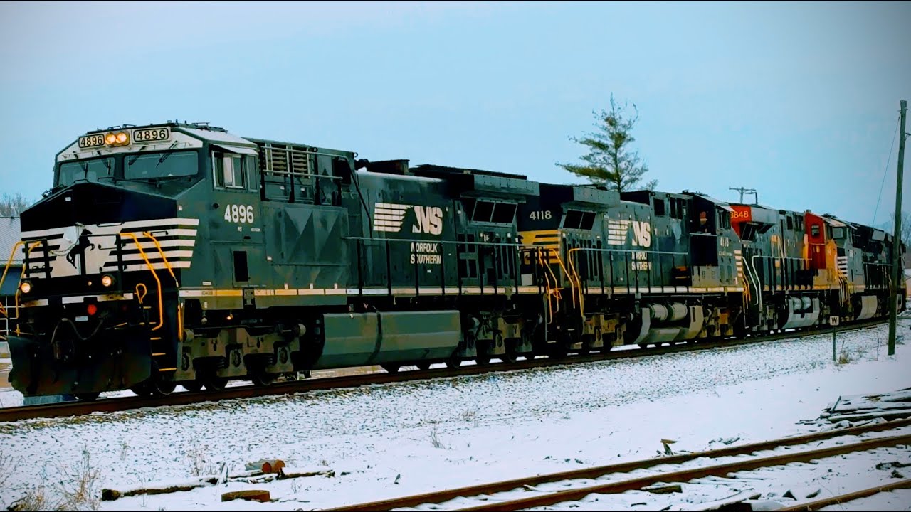8 locomotives on NS 142 1/3/26 #norfolksouthern #canadiannational #railroad #train 