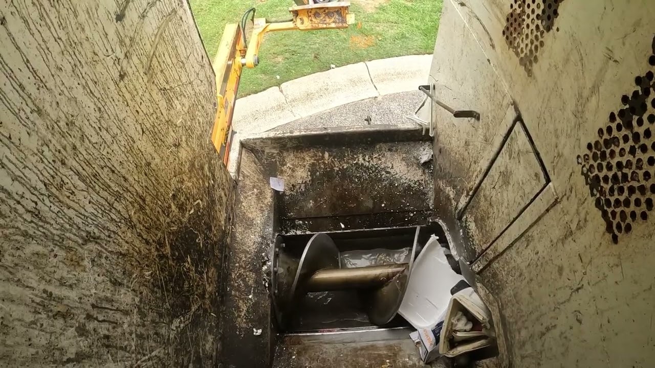 [WATCH] Trashcan FULL stands NO chance against Trash Auger