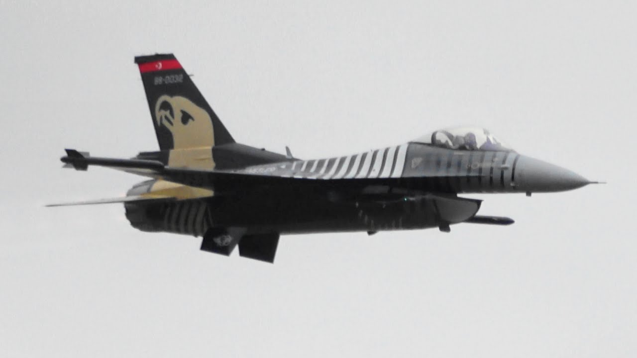 RIAT 2017 SOLO TÜRK Turkish Air Force F-16 The Royal International Air Tattoo