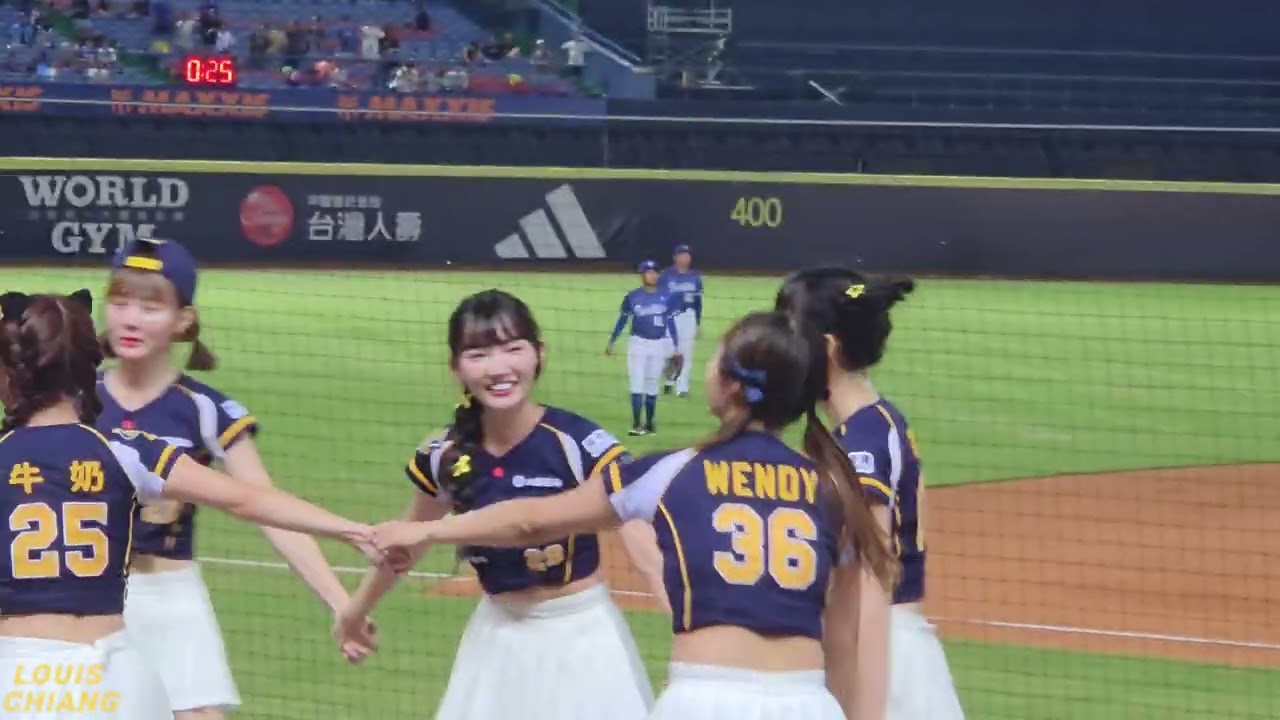20250808 父親節 洲際球場 中華職棒 富邦悍將vs中信兄弟 9局下半 #王威晨  打出再見安打 #平野惠一 衝上前跟威晨討抱抱....